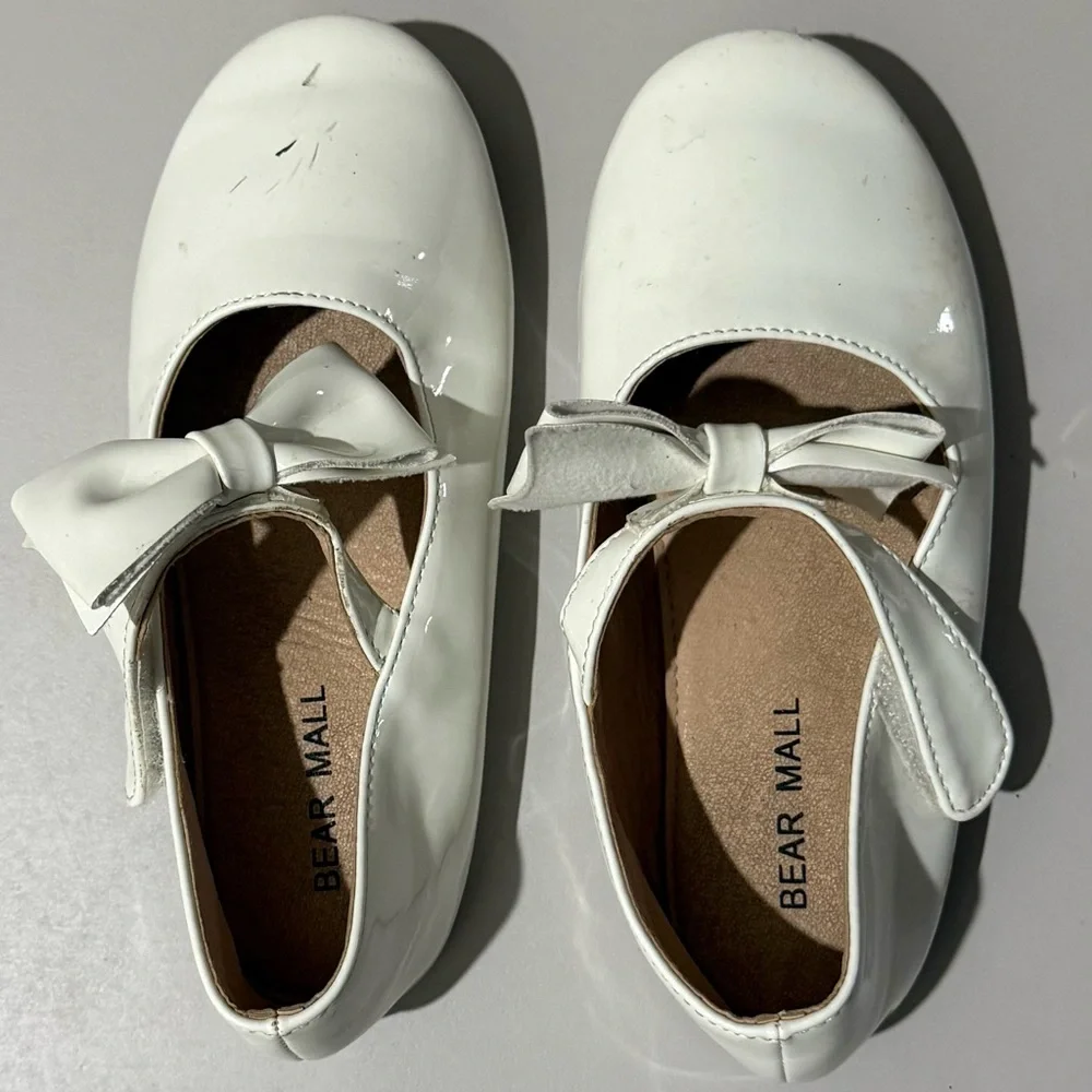 Kid's Bear Mall White Shoes with Bow